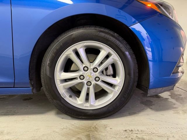 Used 2017 Chevrolet Cruze LT w/ Sun And Sound Package image 28