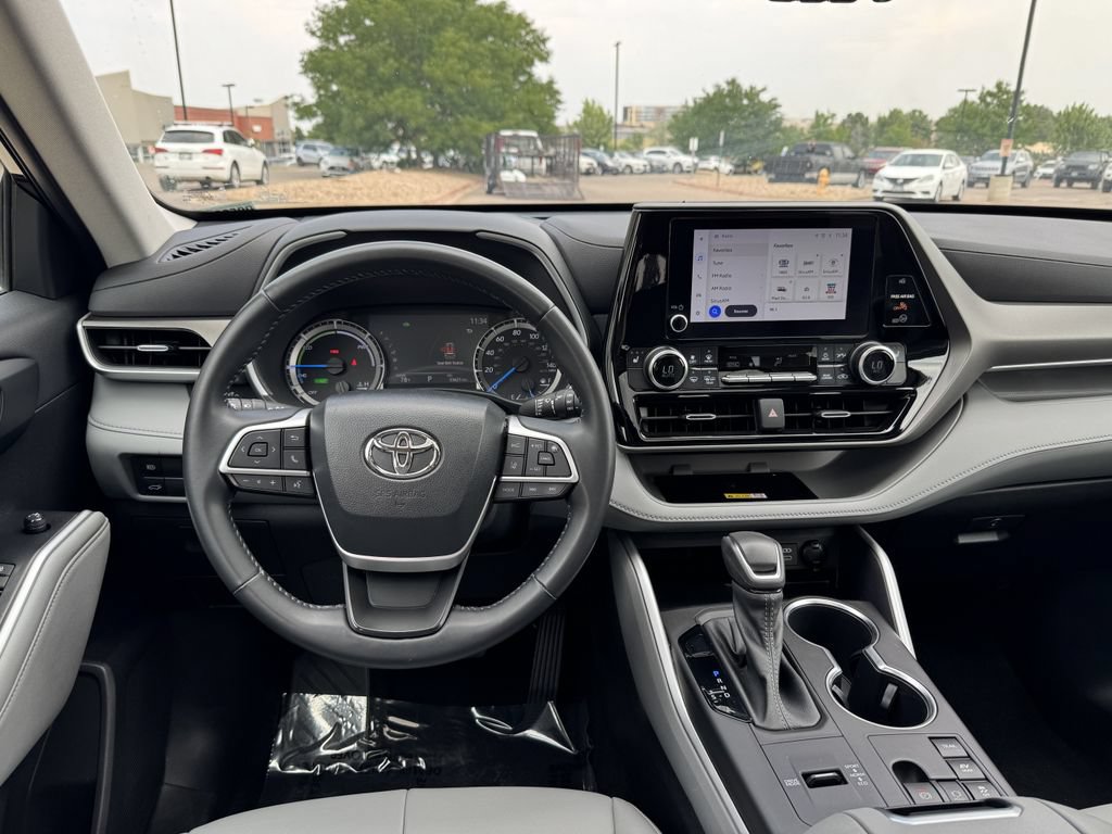 Used 2023 Toyota Highlander XLE AWD/4WD image 23