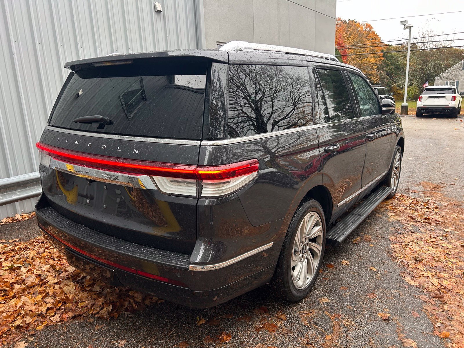 Used 2024 Lincoln Navigator Reserve AWD/4WD image 5