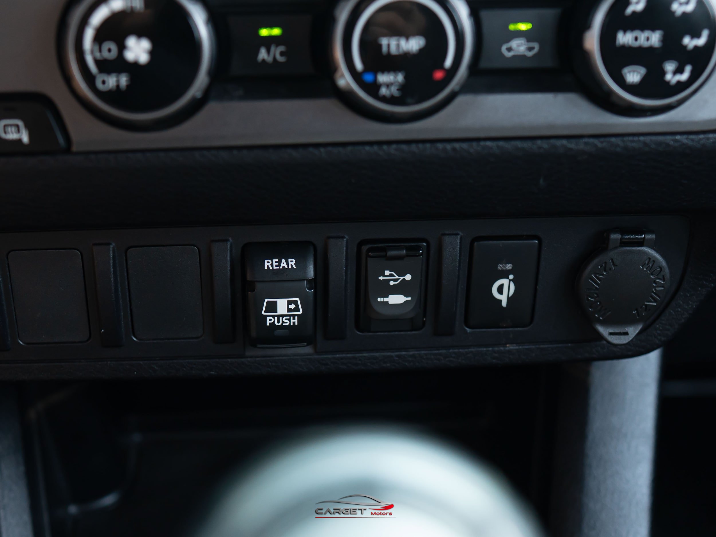 Used 2018 Toyota Tacoma TRD Sport AWD/4WD image 31