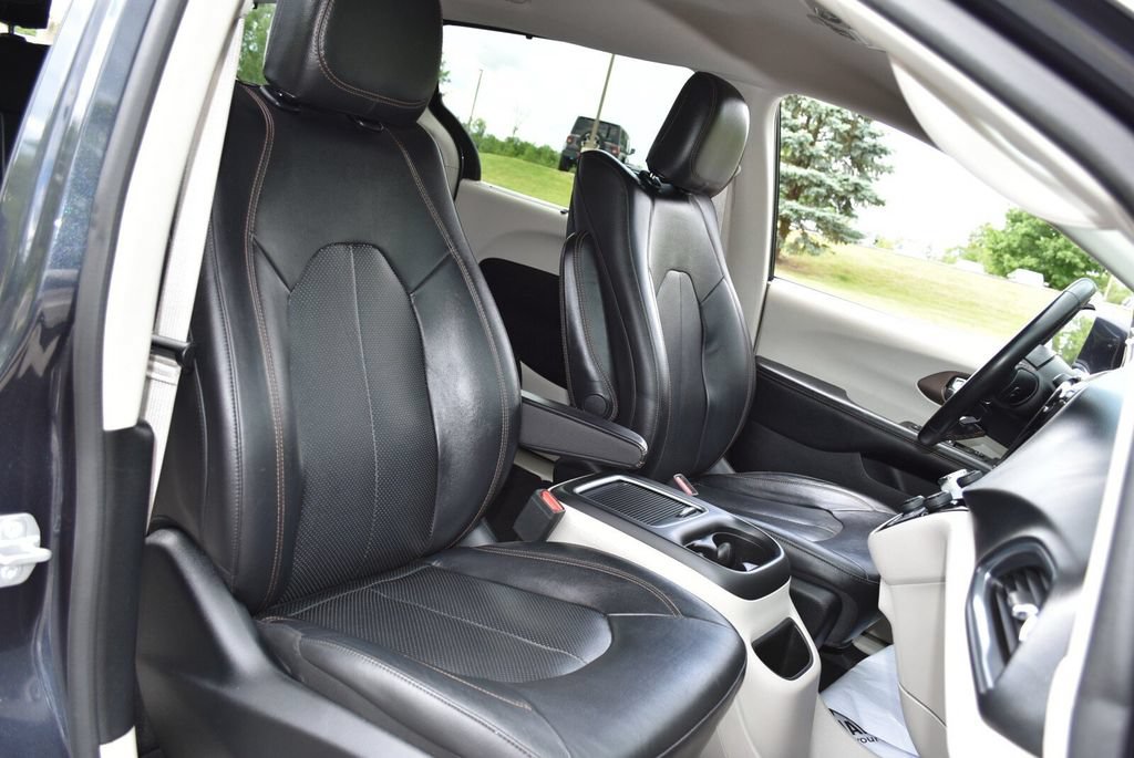 Used 2019 Chrysler Pacifica Touring-L Plus FWD image 32