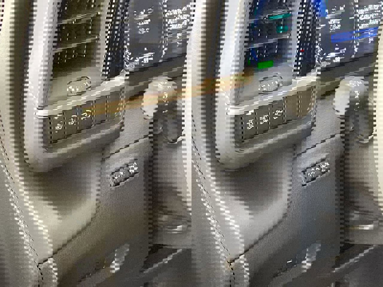 Used 2025 Toyota Crown Signia image 11