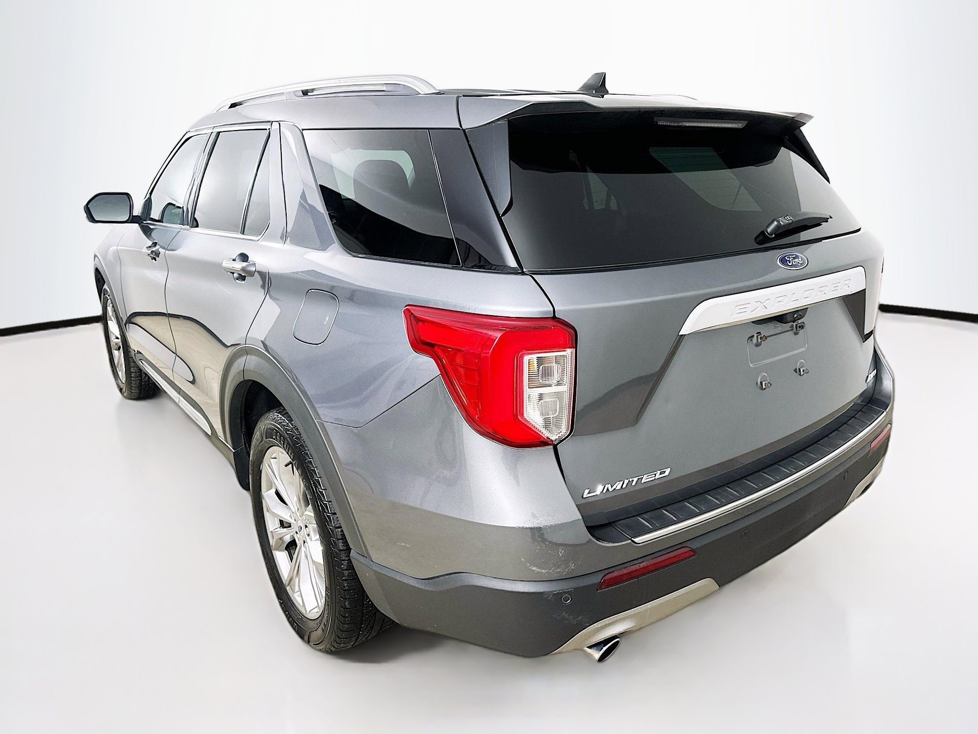 Used 2021 Ford Explorer Limited w/ Equipment Group 301A image 7