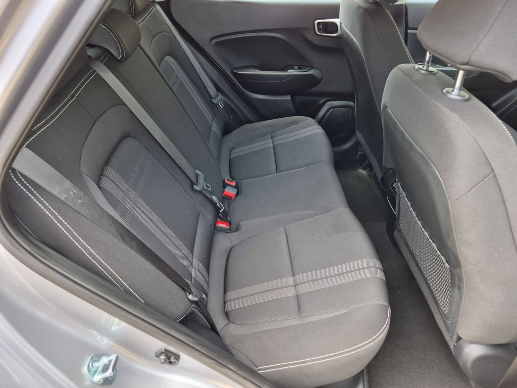 Used 2025 Hyundai Venue SEL FWD image 28