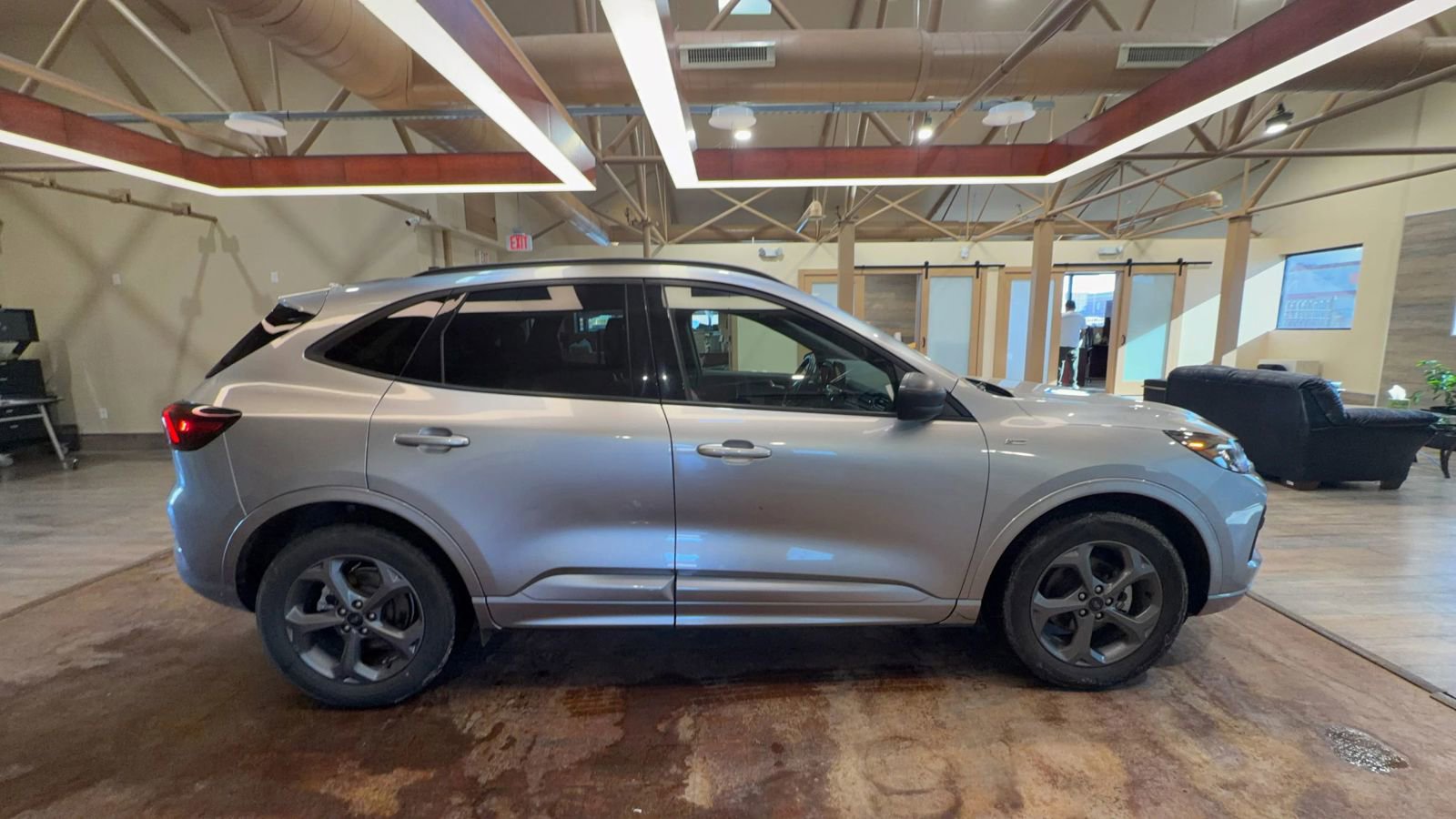 Used 2023 Ford Escape ST-Line image 2