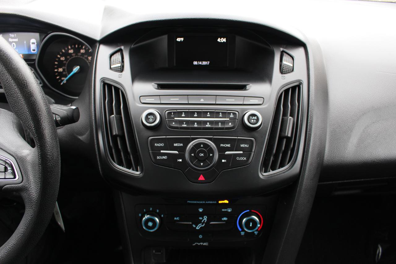 Used 2015 Ford Focus SE FWD image 26