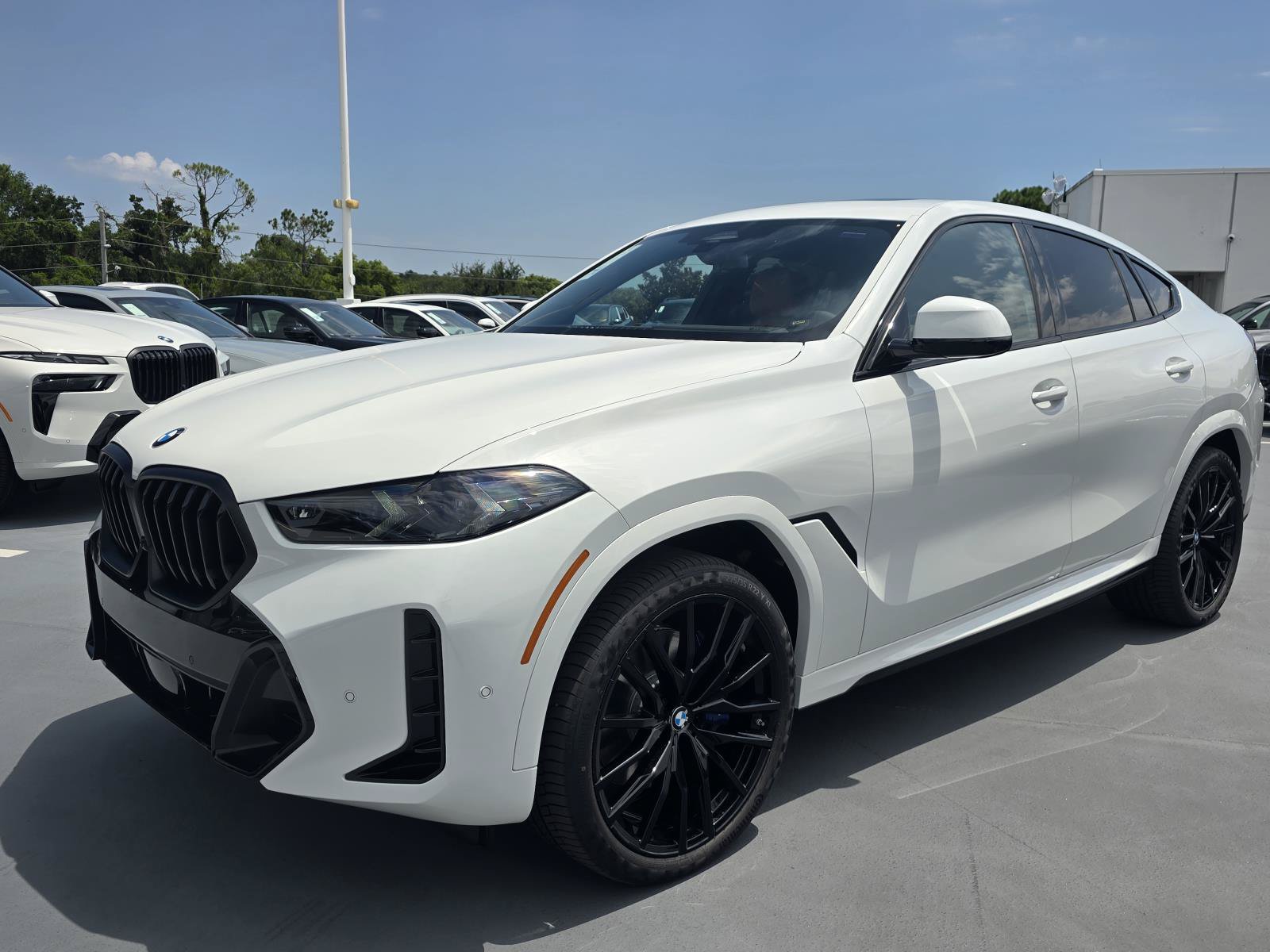 New 2027 BMW X6 xDrive40i w/ Climate Comfort Package AWD/4WD image 7
