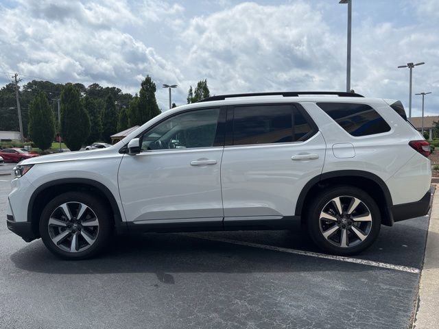 Certified 2025 Honda Pilot Touring image 10