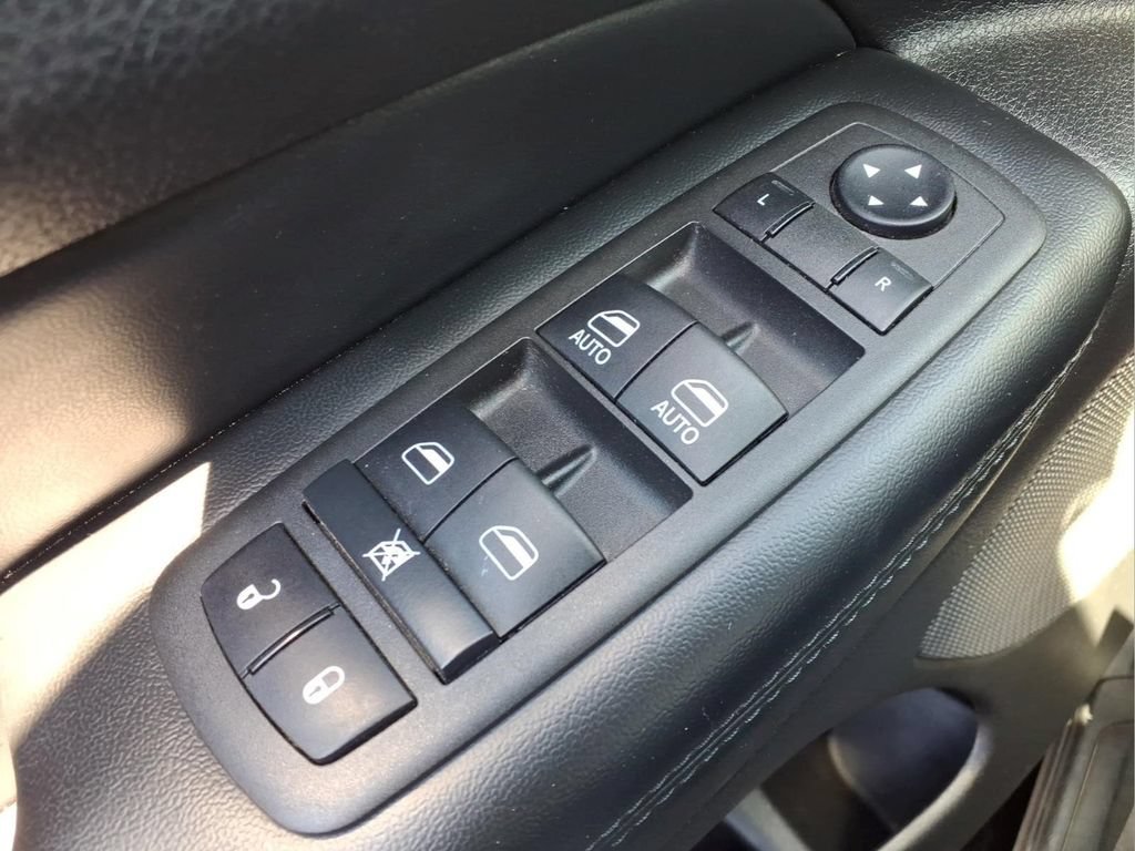 Used 2022 Jeep Grand Cherokee Laredo X AWD/4WD image 17