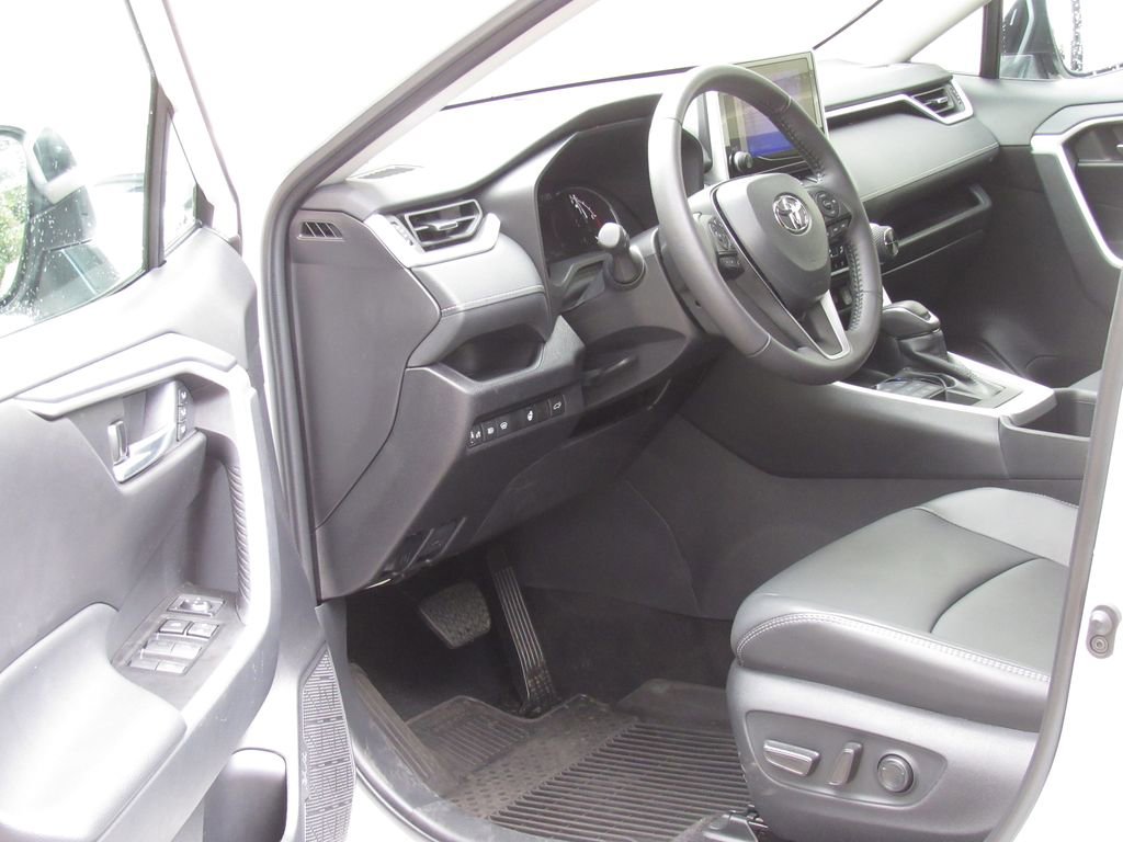 Used 2025 Toyota RAV4 XLE Premium w/ Weather Package AWD/4WD image 9