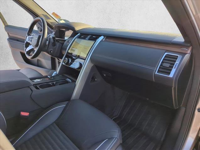 Used 2024 Land Rover Discovery Dynamic SE image 26