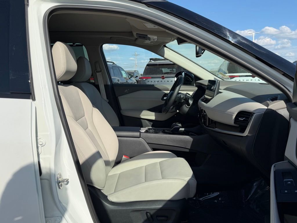 Used 2025 Nissan Rogue SL w/ Tech Package image 25