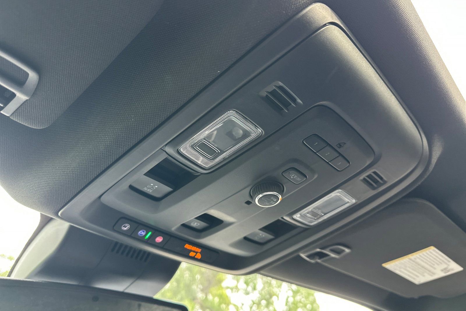 Used 2023 GMC Yukon SLT image 25