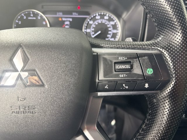 Used 2024 Mitsubishi Outlander SE AWD/4WD image 13