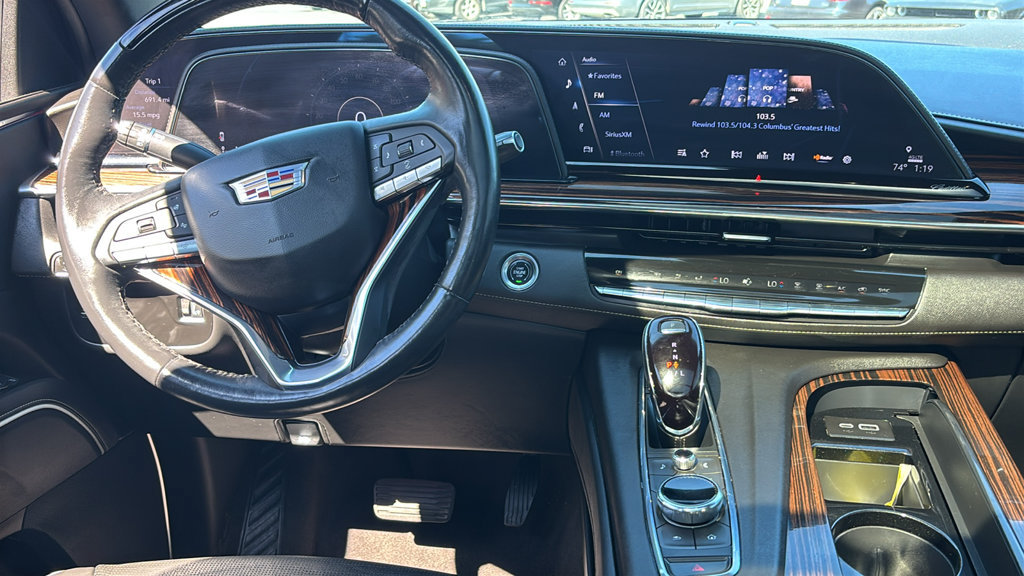 Used 2023 Cadillac Escalade Premium Luxury AWD/4WD image 7