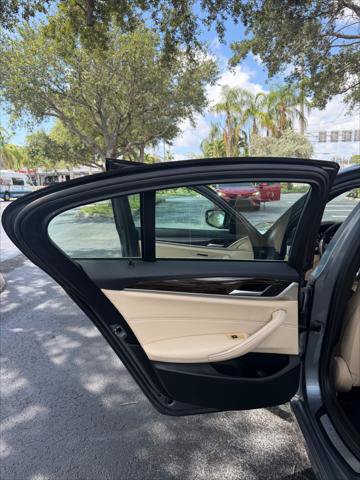 Used 2019 BMW 530e RWD image 22