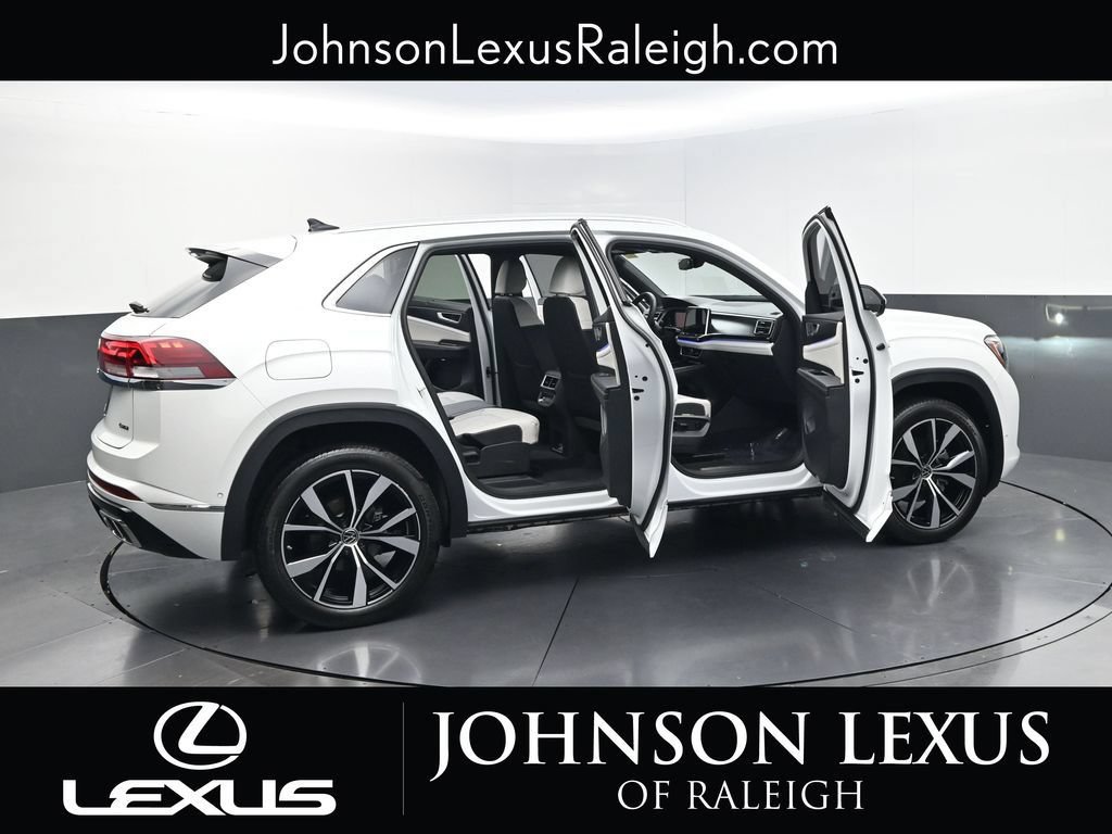 Used 2025 Volkswagen Atlas Cross Sport SEL Premium R-Line AWD/4WD image 33