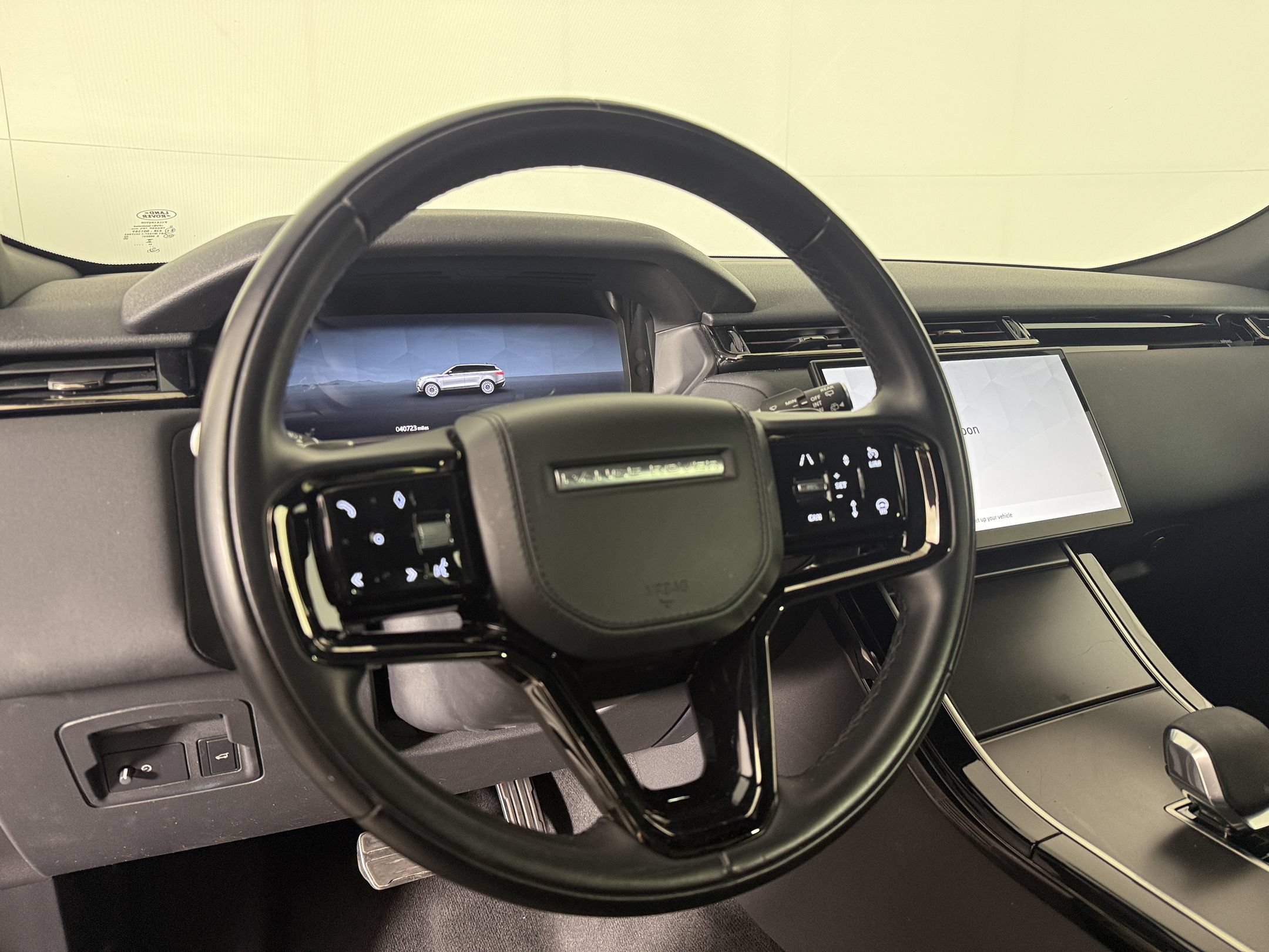 Used 2025 Land Rover Range Rover Velar Dynamic SE AWD/4WD image 24