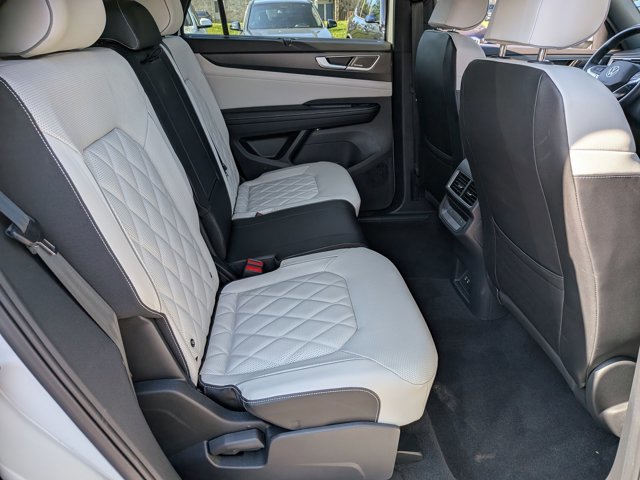 Used 2024 Volkswagen Atlas Cross Sport SEL Premium R-Line AWD/4WD image 23