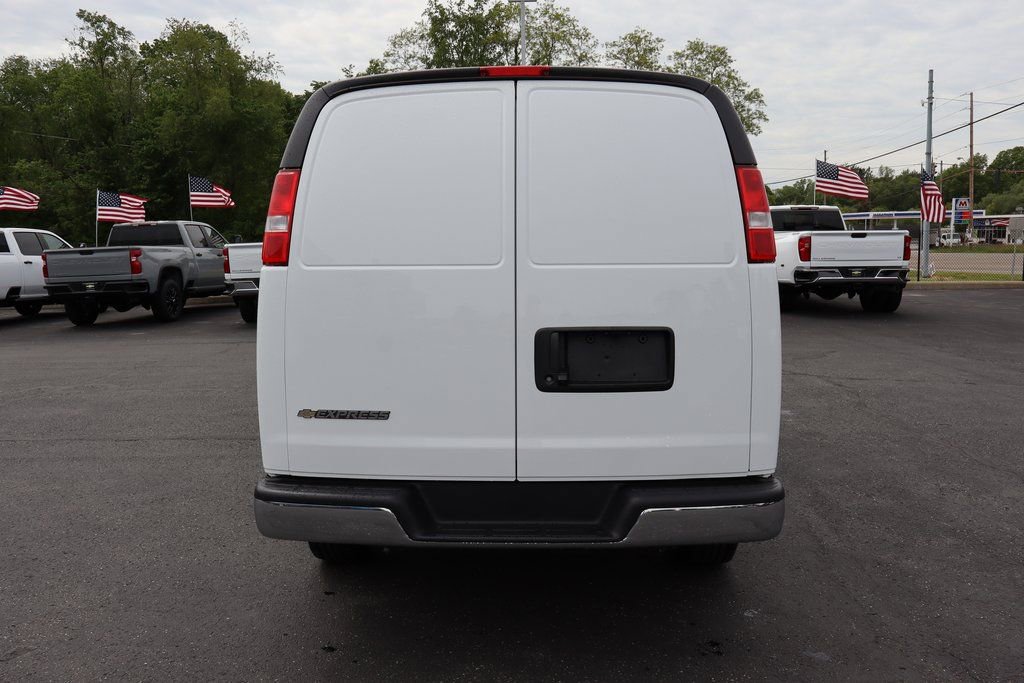 New 2025 Chevrolet Express 3500 w/ Chrome Appearance Package RWD image 22