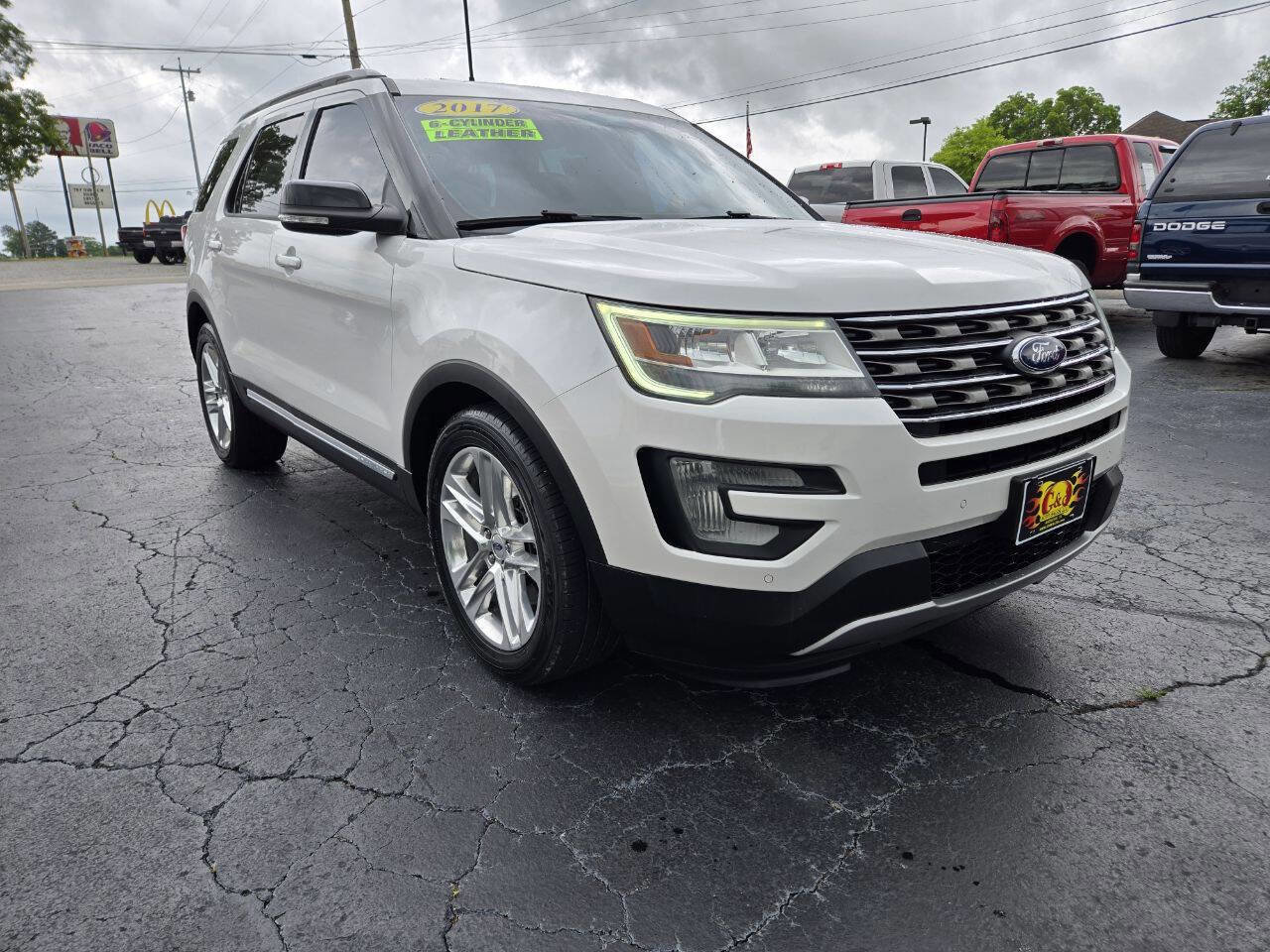 Used 2017 Ford Explorer XLT w/ Equipment Group 202A FWD image 8