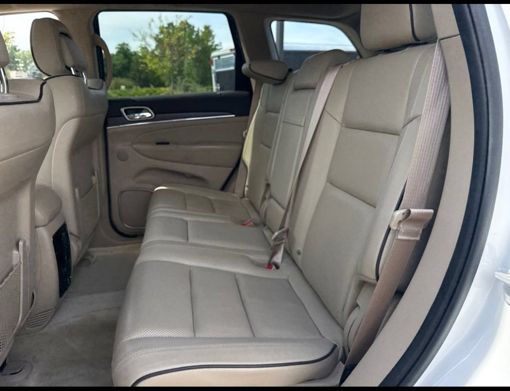 Used 2017 Jeep Grand Cherokee Overland AWD/4WD image 3