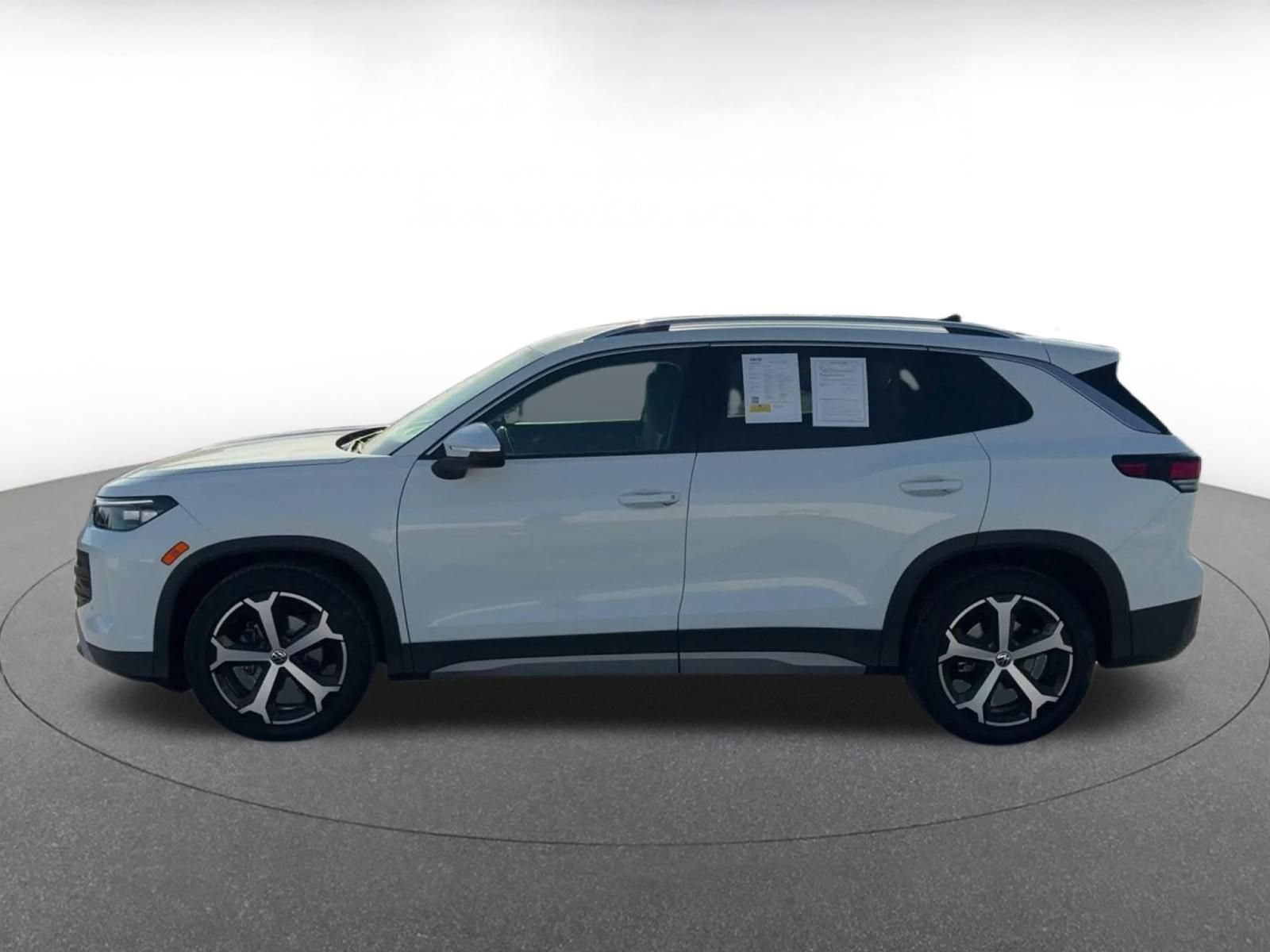 Used 2026 Volkswagen Tiguan SE FWD image 8