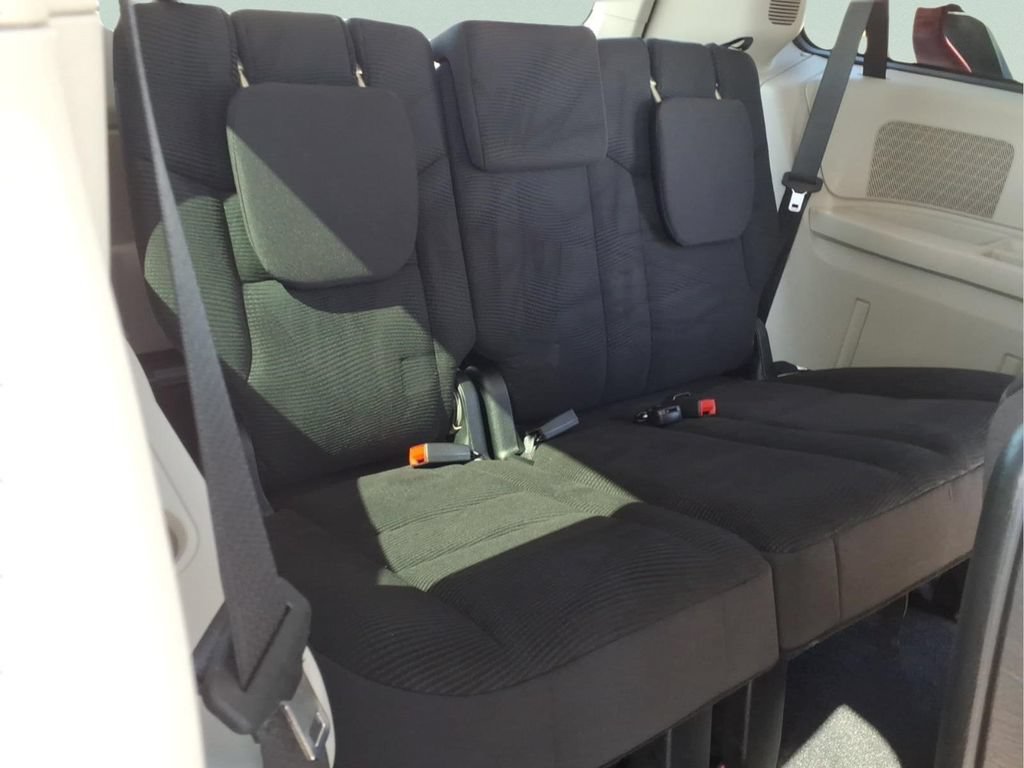 Used 2020 Dodge Grand Caravan SE w/ UConnect Hands-Free Group FWD image 14