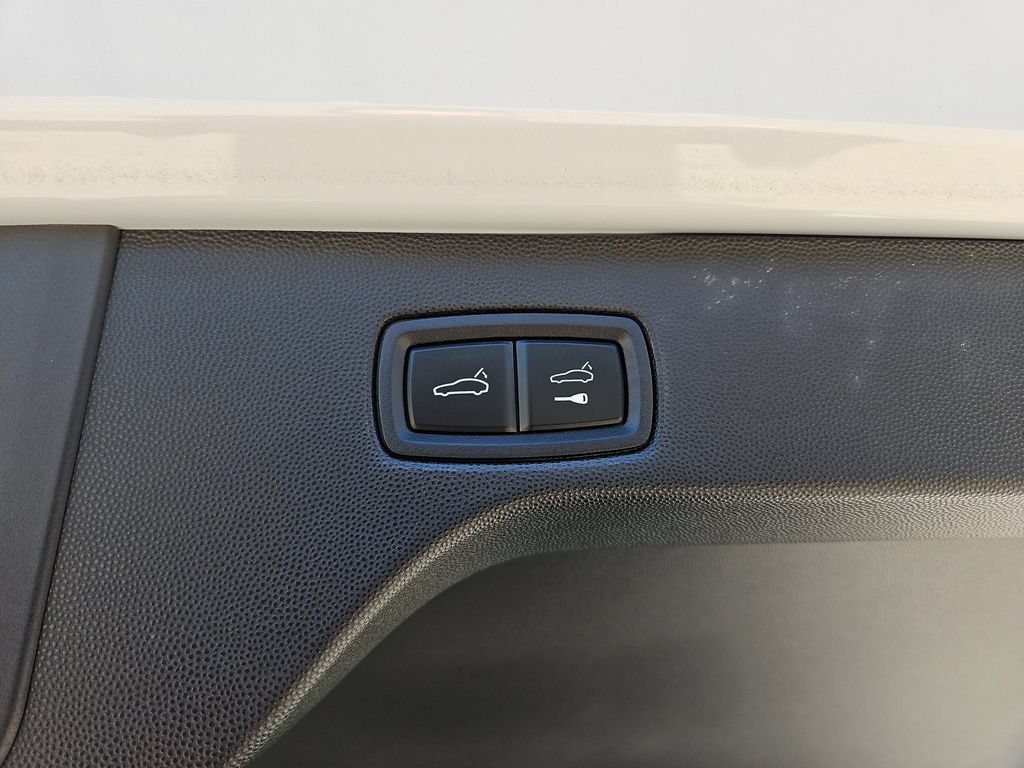 Certified 2025 Porsche Macan 4 Electric AWD/4WD image 27