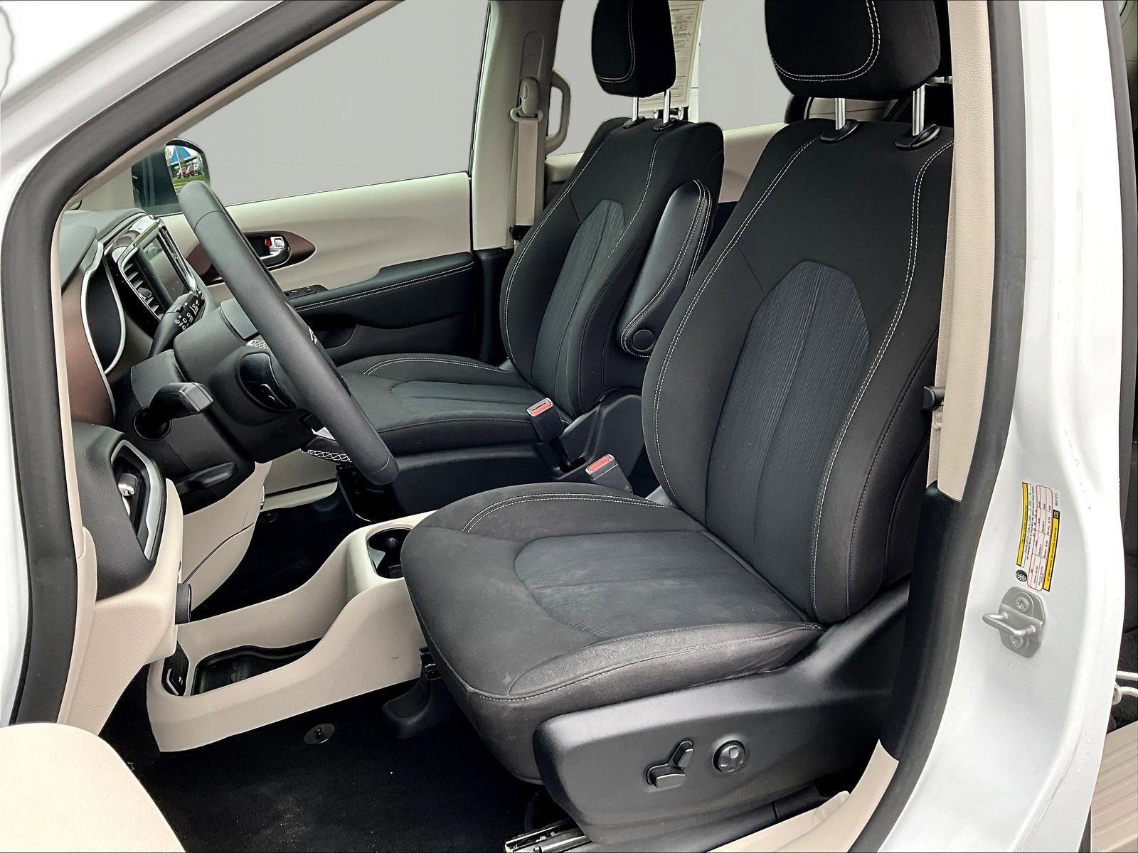 Used 2024 Chrysler Voyager LX FWD image 21
