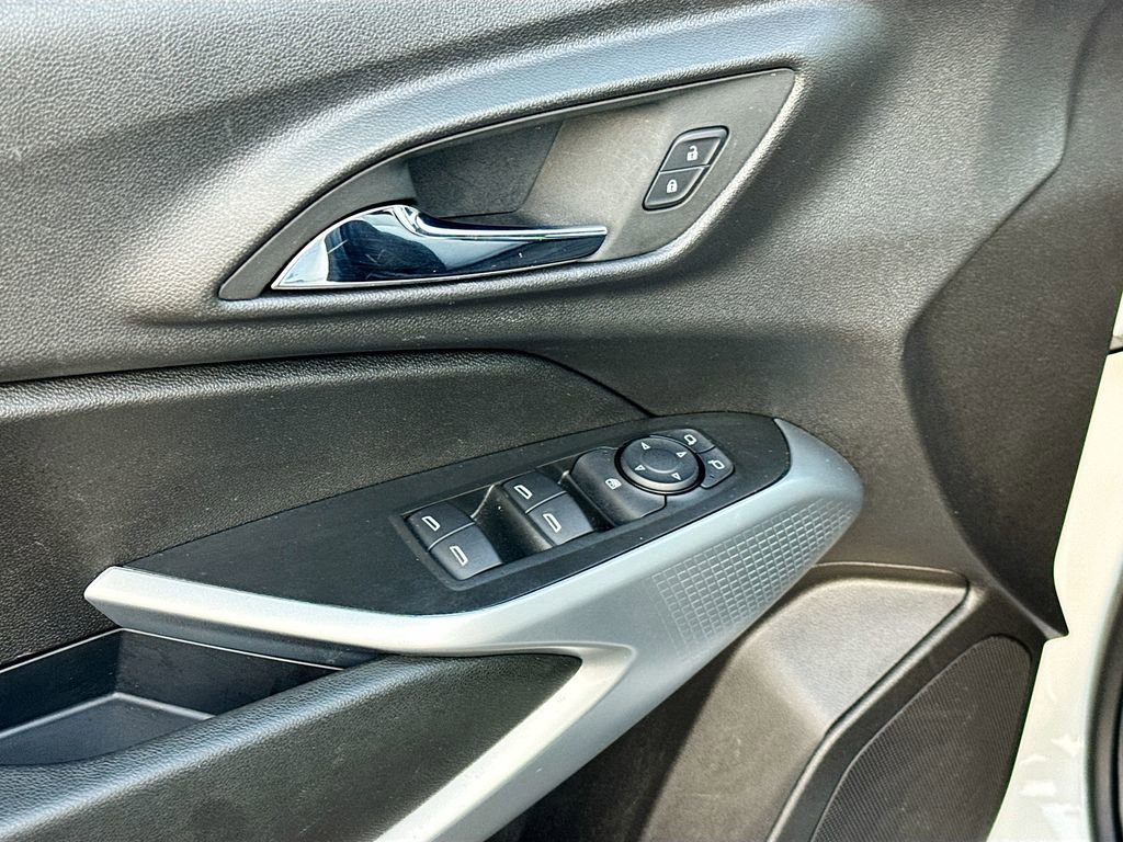 Used 2025 Chevrolet Trax LS image 17