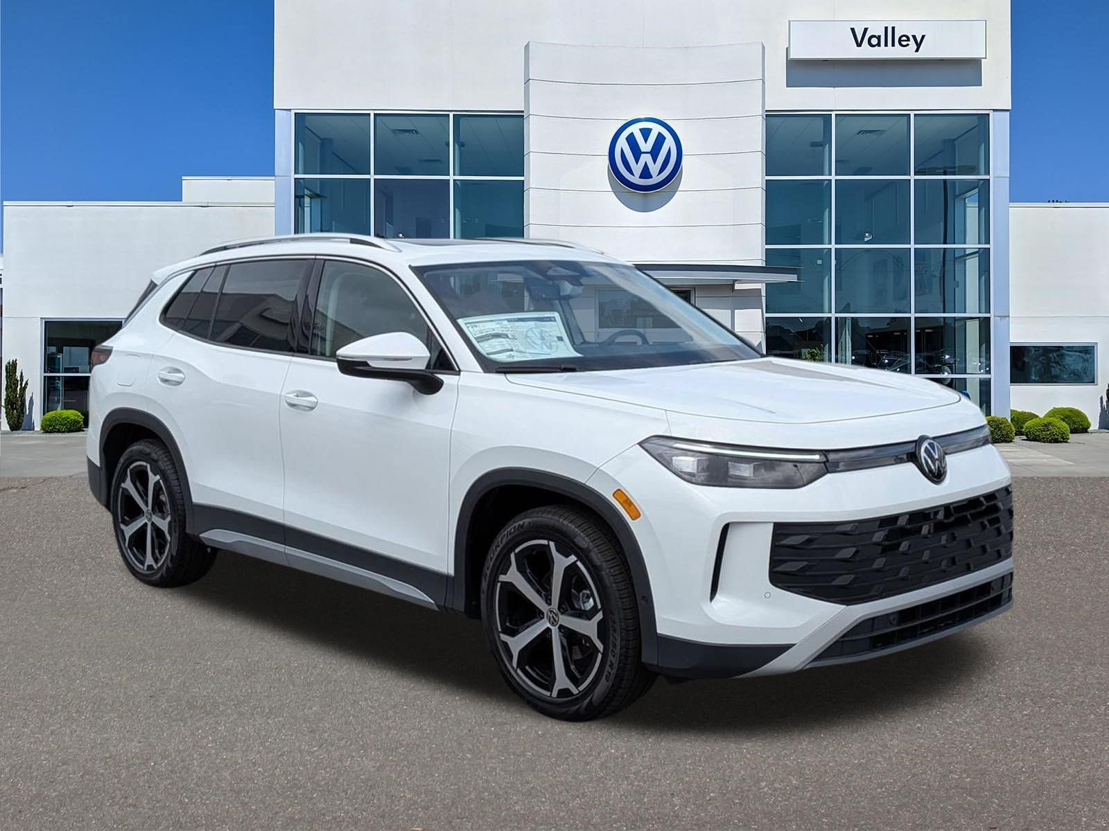 New 2026 Volkswagen Tiguan SE FWD image 1
