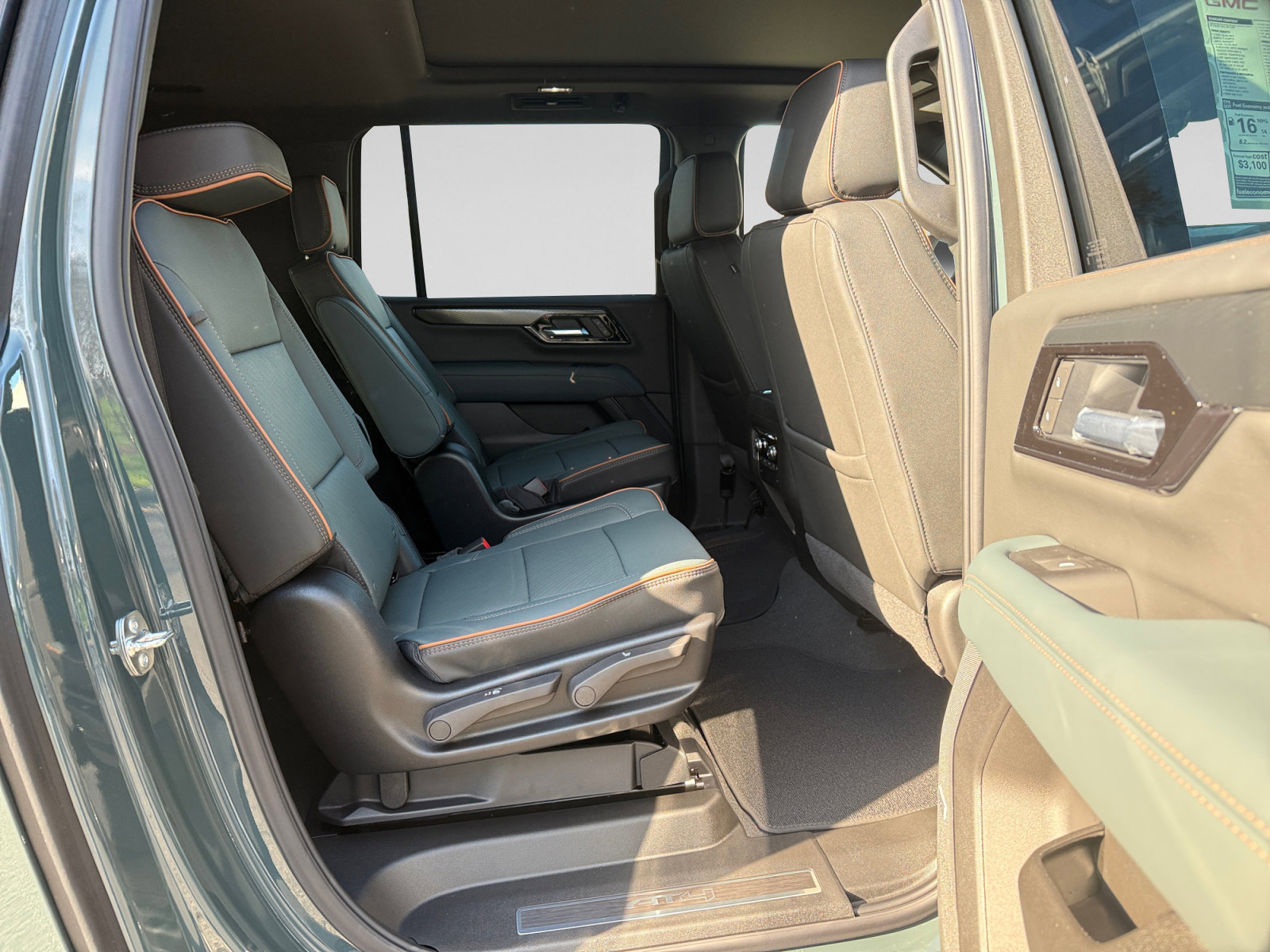 New 2026 GMC Yukon XL AT4 w/ AT4 Premium Package AWD/4WD image 18