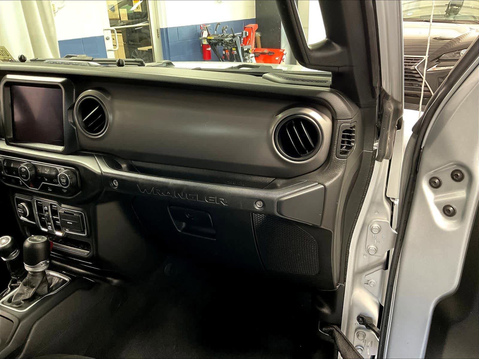 Used 2023 Jeep Wrangler Unlimited w/ Cold Weather Group image 13