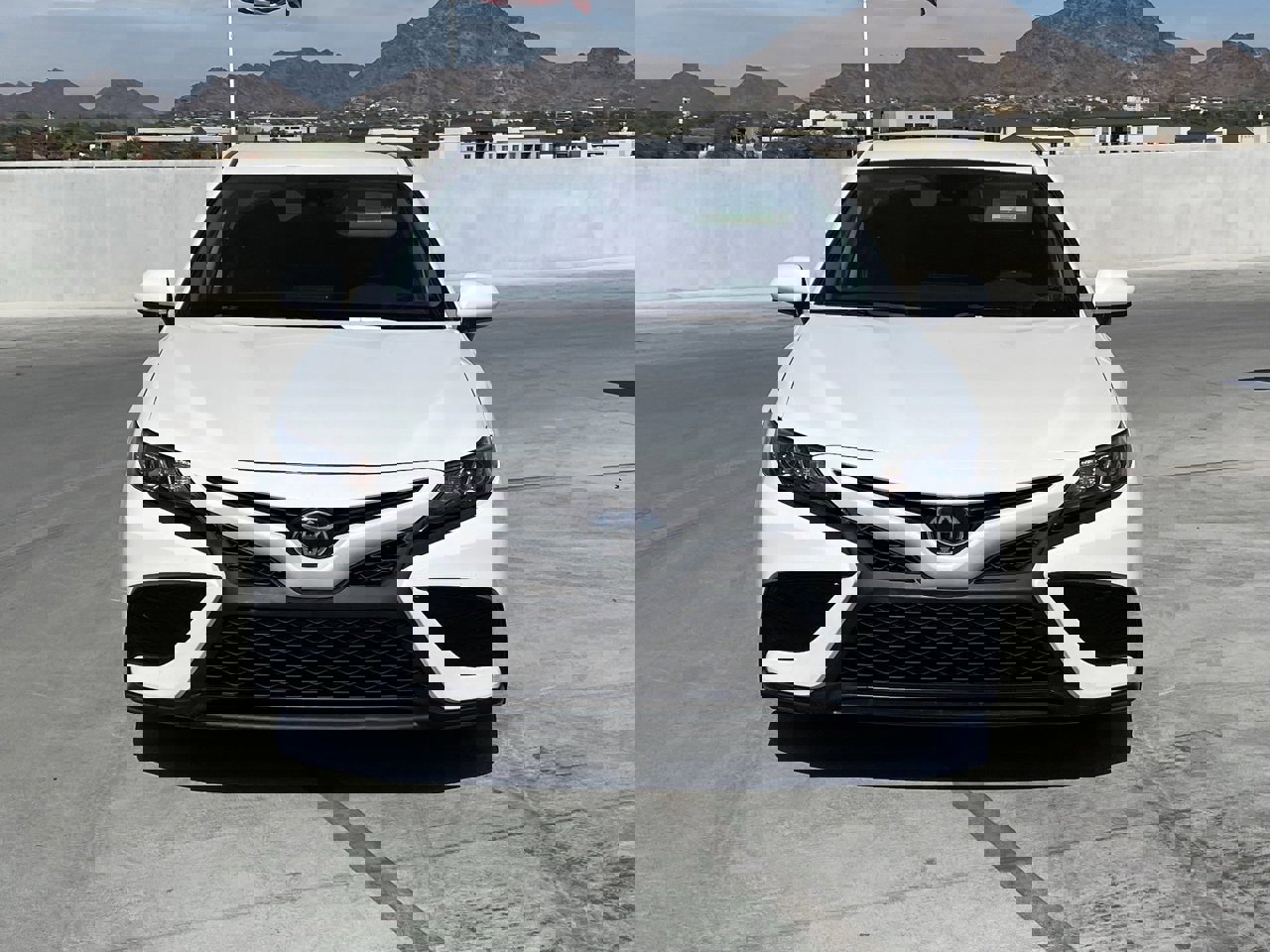 Used 2021 Toyota Camry SE image 2