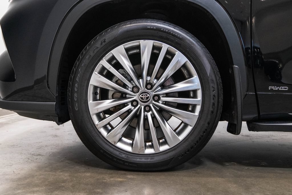 Certified 2026 Toyota Highlander Platinum AWD/4WD image 11