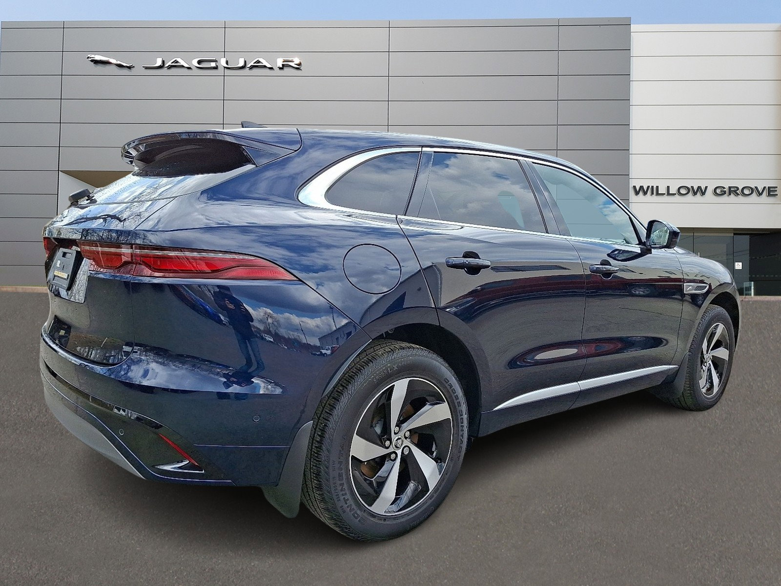 Certified 2025 Jaguar F-PACE R-Dynamic S image 2
