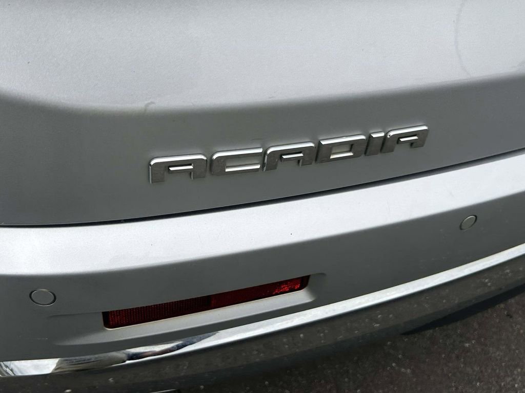 Used 2019 GMC Acadia Denali w/ Technology Package FWD image 10