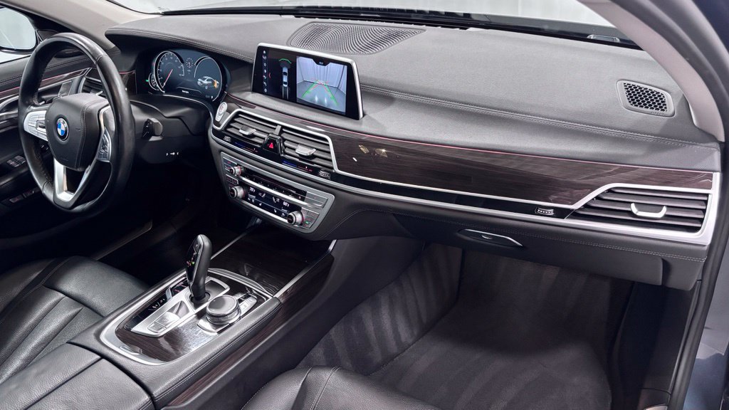 Used 2018 BMW 740i xDrive AWD/4WD image 17