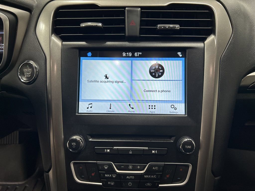 Used 2017 Ford Fusion SE w/ Fusion SE Technology Package image 18