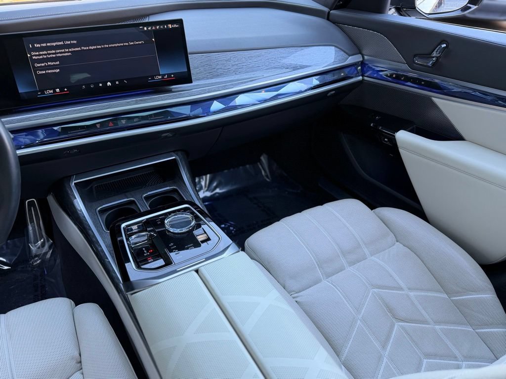 Used 2023 BMW 760i xDrive w/ Executive Package AWD/4WD image 40