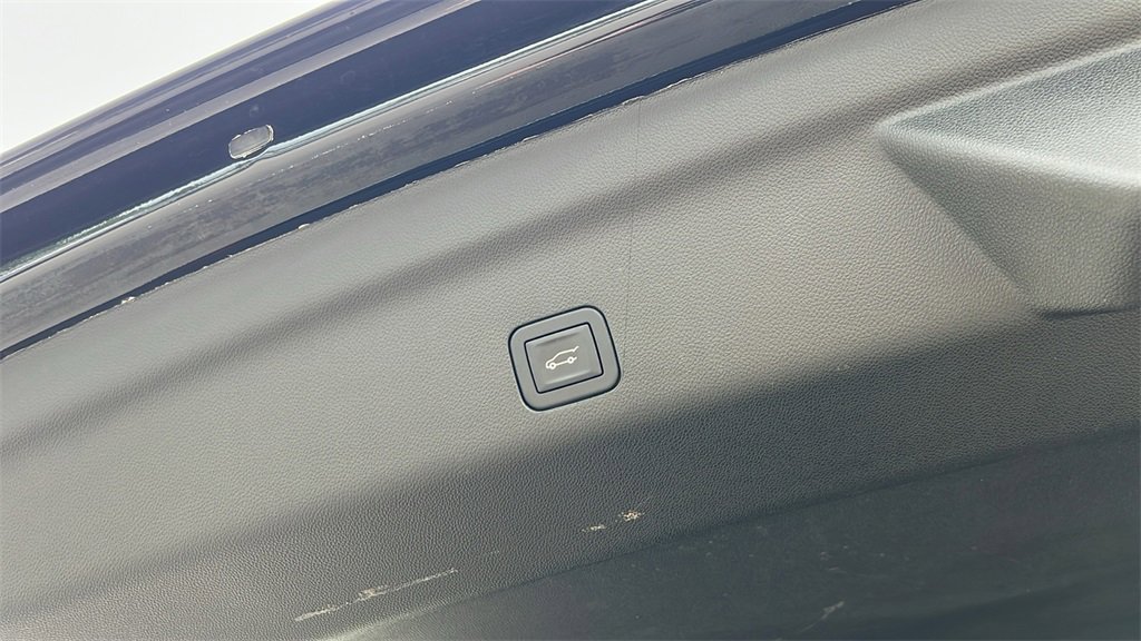 Used 2025 GMC Yukon Denali image 40