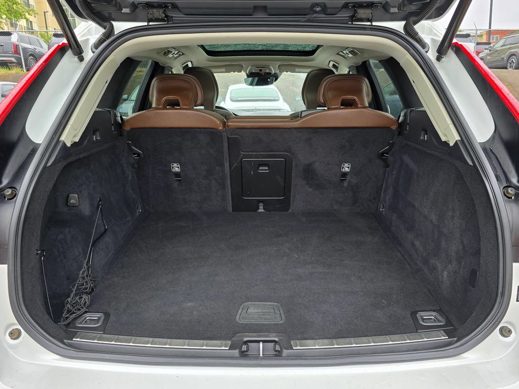 Used 2020 Volvo XC60 T5 Momentum AWD/4WD image 12