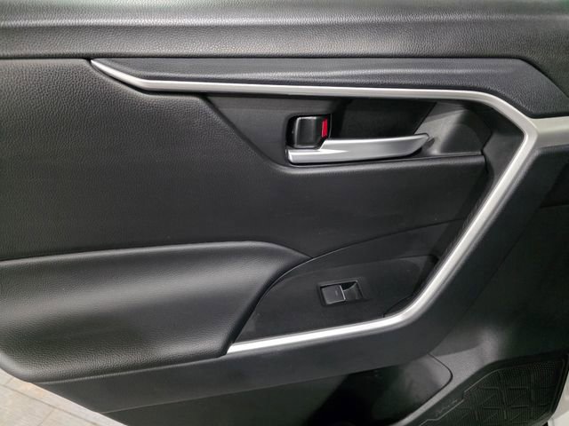 Used 2025 Toyota RAV4 XLE AWD/4WD image 11
