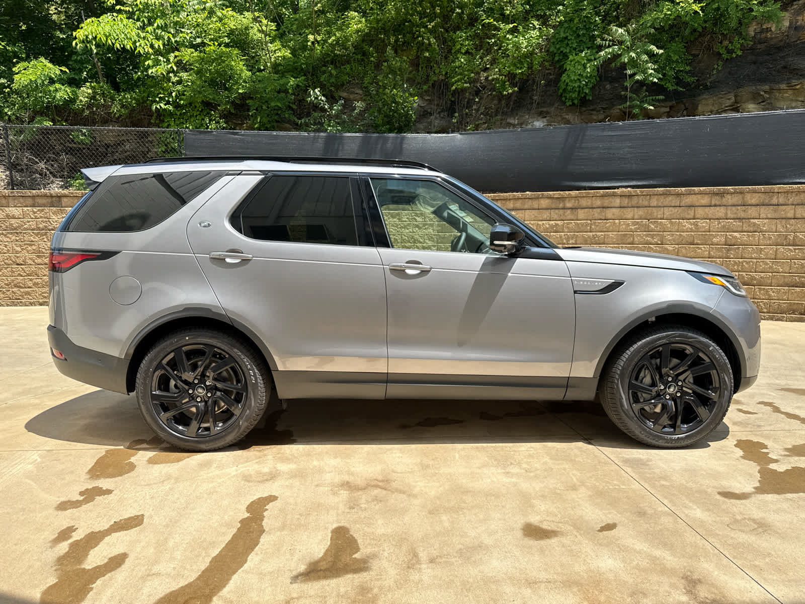 Used 2025 Land Rover Discovery S AWD/4WD image 7