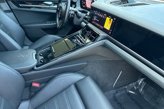 Used 2024 Porsche Panamera RWD image 19
