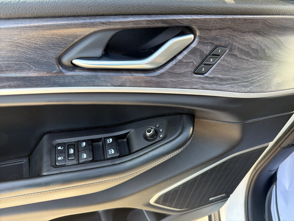 Used 2022 Jeep Grand Cherokee L Limited AWD/4WD image 14