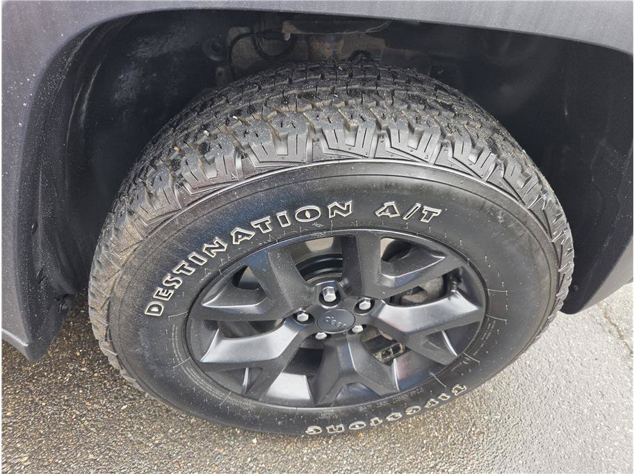 Used 2018 Jeep Cherokee Trailhawk AWD/4WD image 9