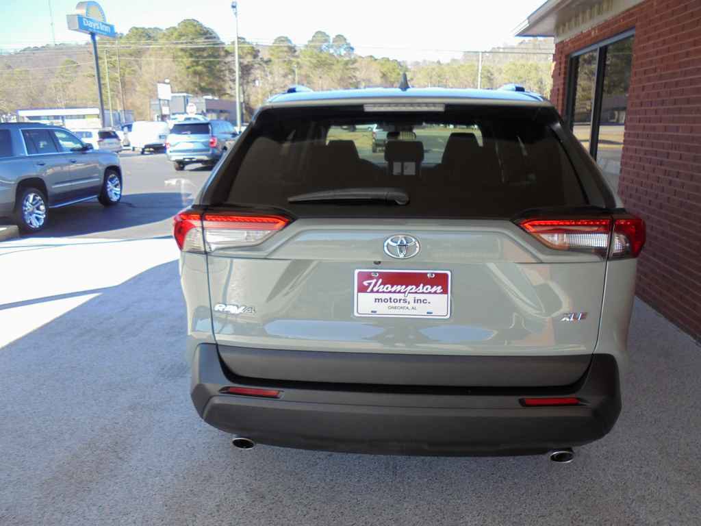 Used 2023 Toyota RAV4 XLE w/ Convenience Package image 4