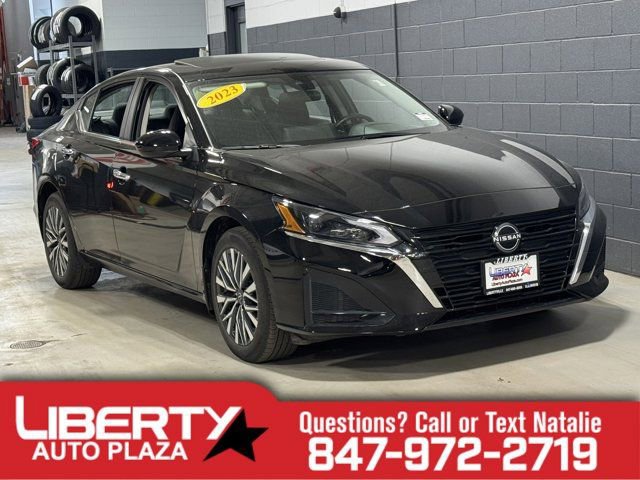 Used 2023 Nissan Altima 2.5 SV w/ SV Premium Package image 1